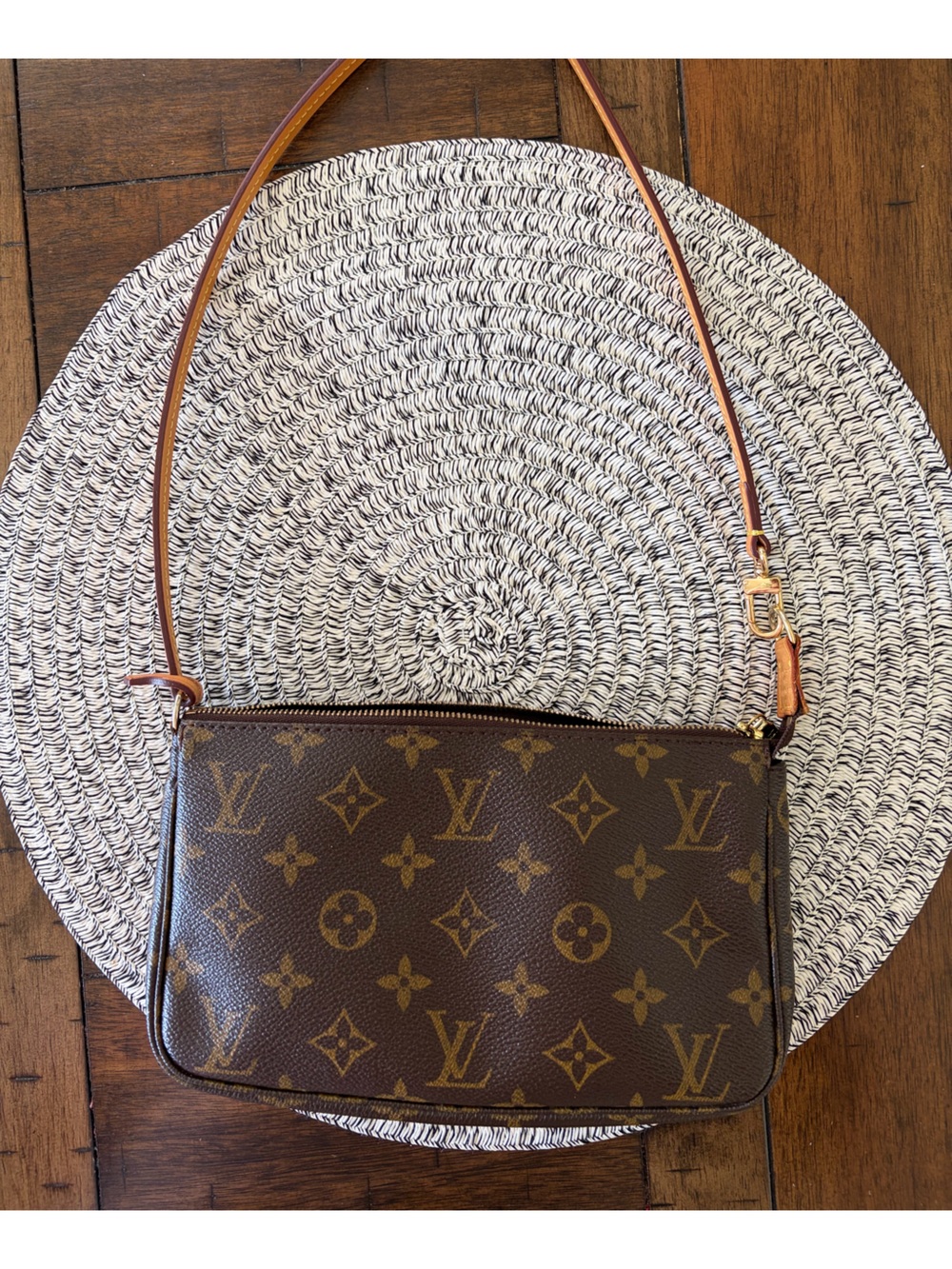 Vintage Authentic Louis Vuitton Pochette Accessoire - Picture 12 of 14